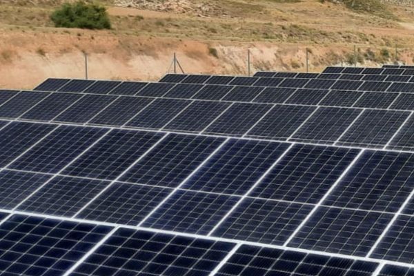 Desarrollo de proyectos de renovables a nivel industrial en suelo y cubierta (1)